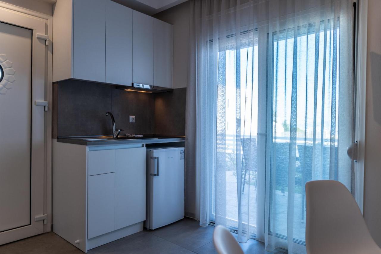 Yiasemi Apartments Nea Iraklitsa Екстериор снимка